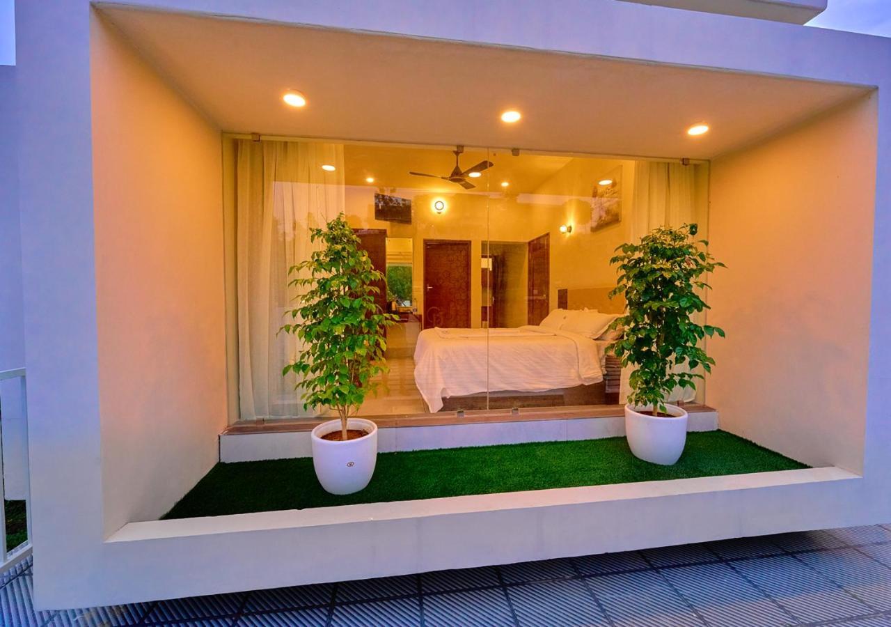 Glen Castle Vagamon Pool Resort By Voye Homes Exterior foto